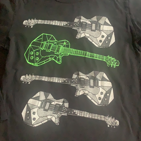 Children’s Place long sleeve graphic t-shirt. - Picture 2 of 4